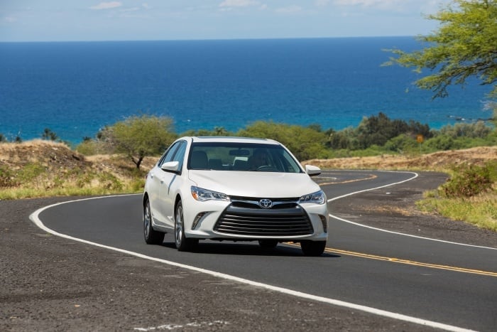 2015_Toyota_Camry_XLE_005